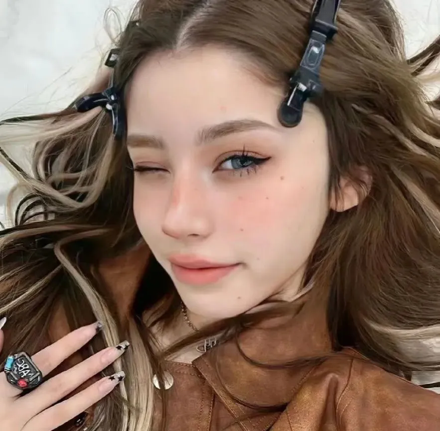 末世拽姐穿七零，惊艳海岛嫁硬汉